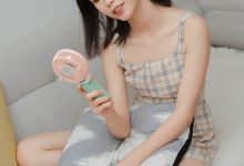 小清新美少女格纹吊带裙写真图片-美图岛