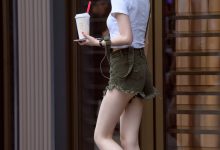 都市丽人听歌的长腿牛仔热裤美女【30P-125MB】-美图岛