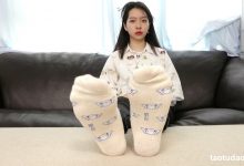 [Sexy Asian Girls Feet] No.032-初恋般记忆的小女生YIYI近距离秀脚 [239P-457M]-美图岛